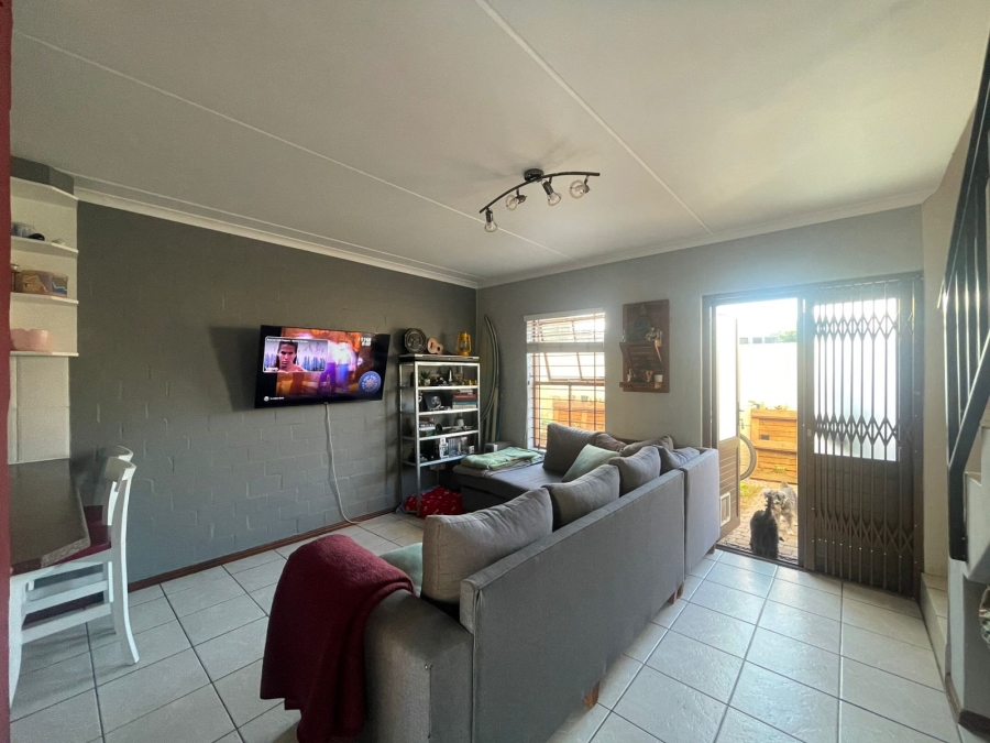 To Let 2 Bedroom Property for Rent in Parklands Western Cape